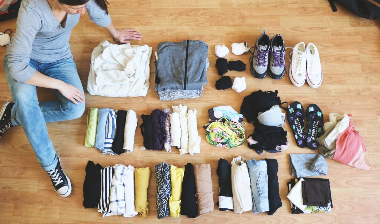 Weltreise Packliste für Frauen: Kleidung beim Backpacking