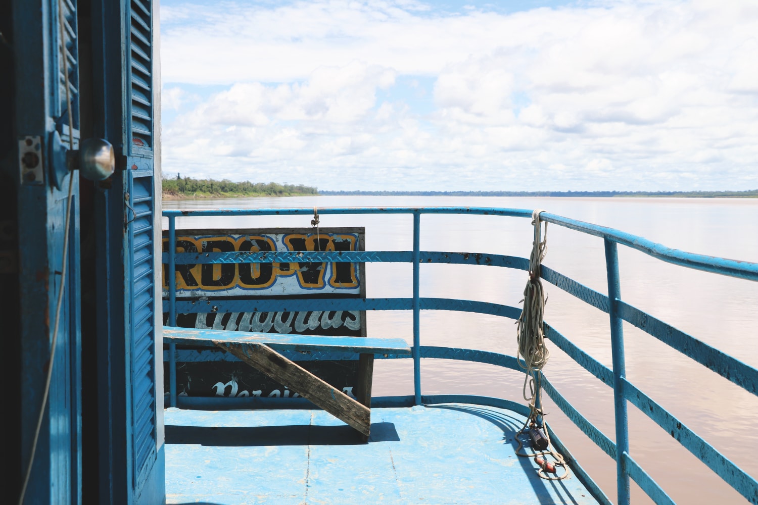 An Deck des Frachtschiffs An Deck des Frachtschiffs