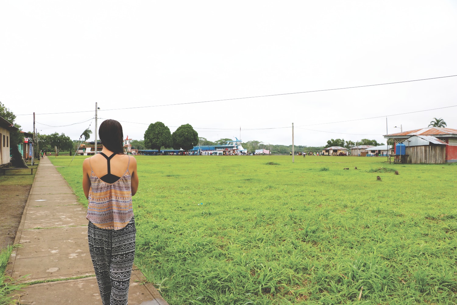 Ania im Dorf im Amazonas Ania im Dorf im Amazonas