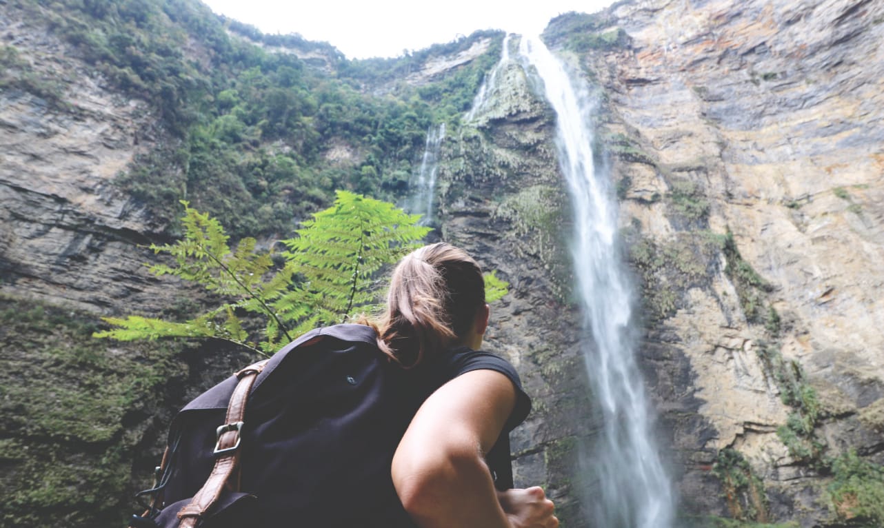 Reisebericht: Ania vor dem Wasserfall Reisebericht: Ania vor dem Wasserfall