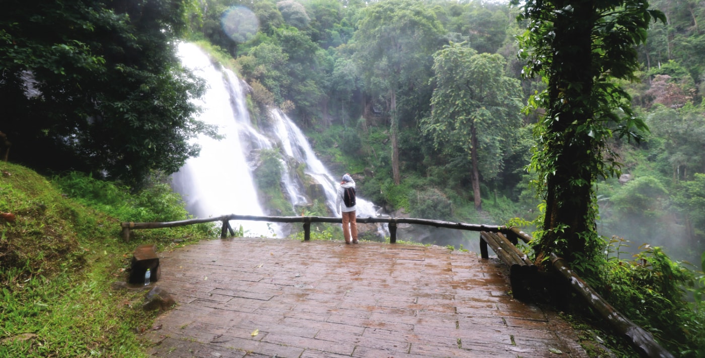 Großer Wasserfall im Doi Inthanon Nationalpark Großer Wasserfall im Doi Inthanon Nationalpark