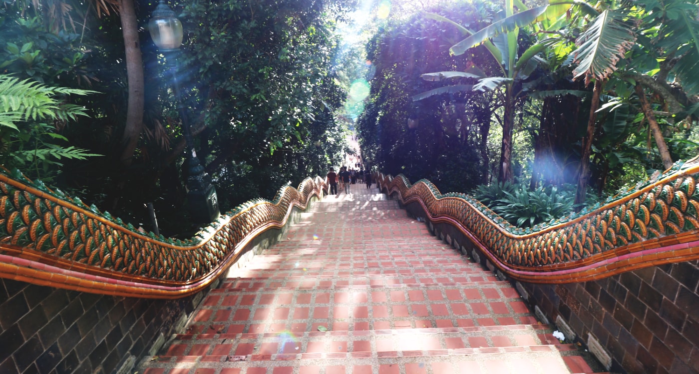 Treppen zum TEmpel Doi Suthep in Chiang Mai Treppen zum TEmpel Doi Suthep in Chiang Mai