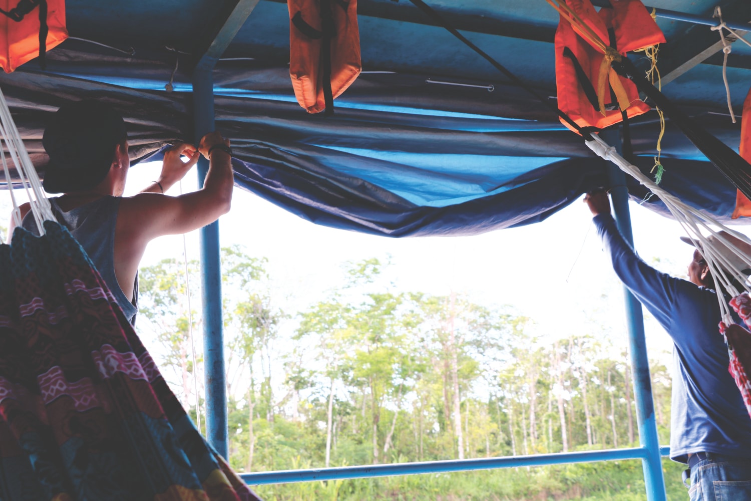 Plane auf dem Frachtschiff Plane auf dem Frachtschiff