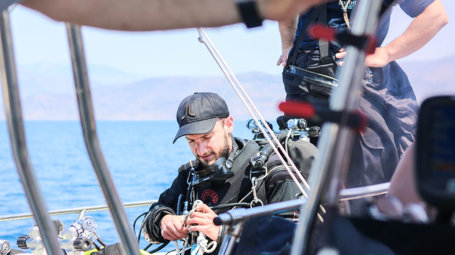 Geisternetz: Taucher bei der Bergung Geisternetz: Taucher bei der Bergung