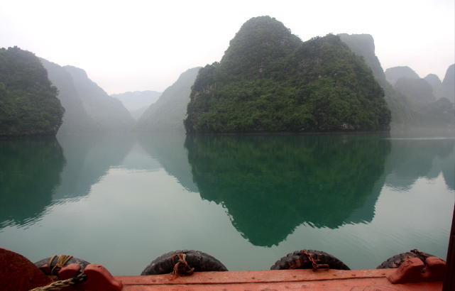 Reisebericht - Kalksteinfelsen in der Halong Bucht Reisebericht - Kalksteinfelsen in der Halong Bucht