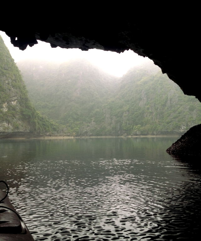 Reisebericht - Durch die Höhle in der Halong Bucht Reisebericht - Durch die Höhle in der Halong Bucht