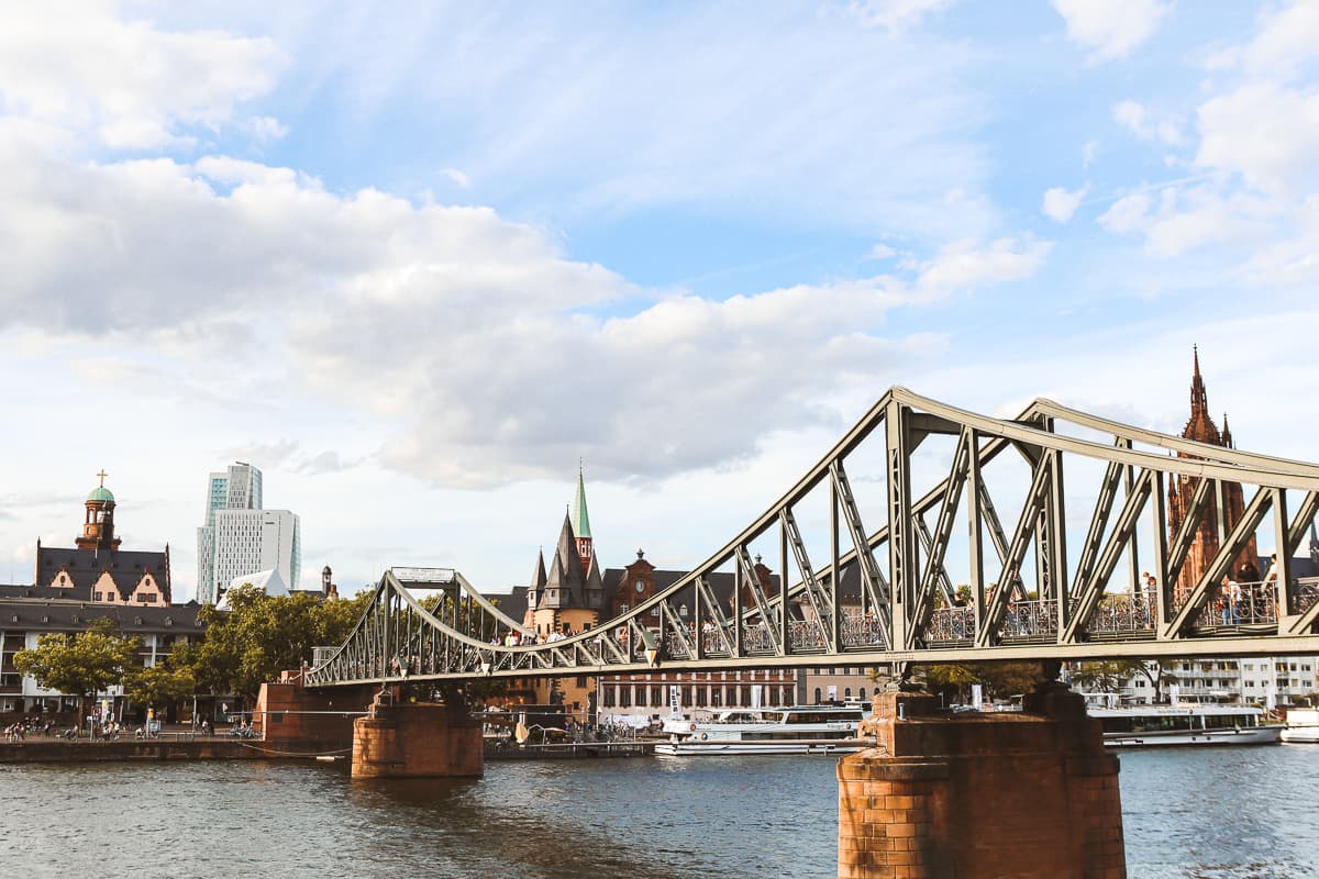 Hessen - Ausflugsziel & Sehenswürdigkeiten - Frankfurt - Eisernersteg Hessen - Ausflugsziel & Sehenswürdigkeiten - Frankfurt - Eisernersteg