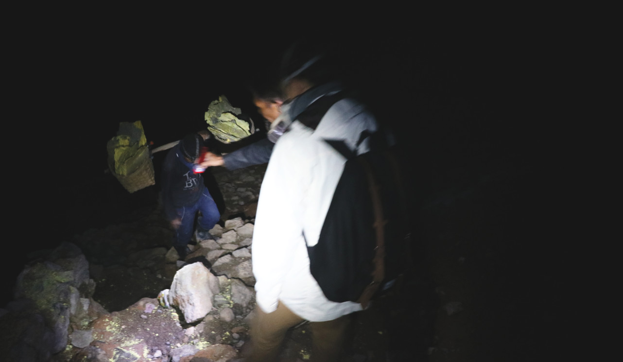 Starke Männer des Vulkan Ijen Starke Männer des Vulkan Ijen