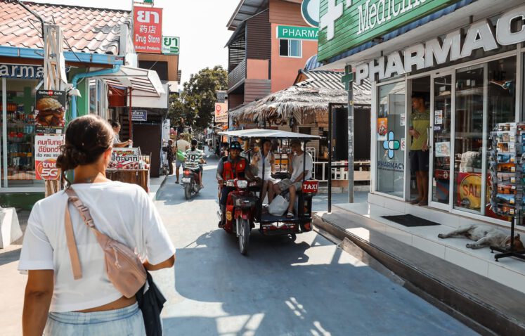 Koh Lipe - Walking Street - Restaurants & Läden