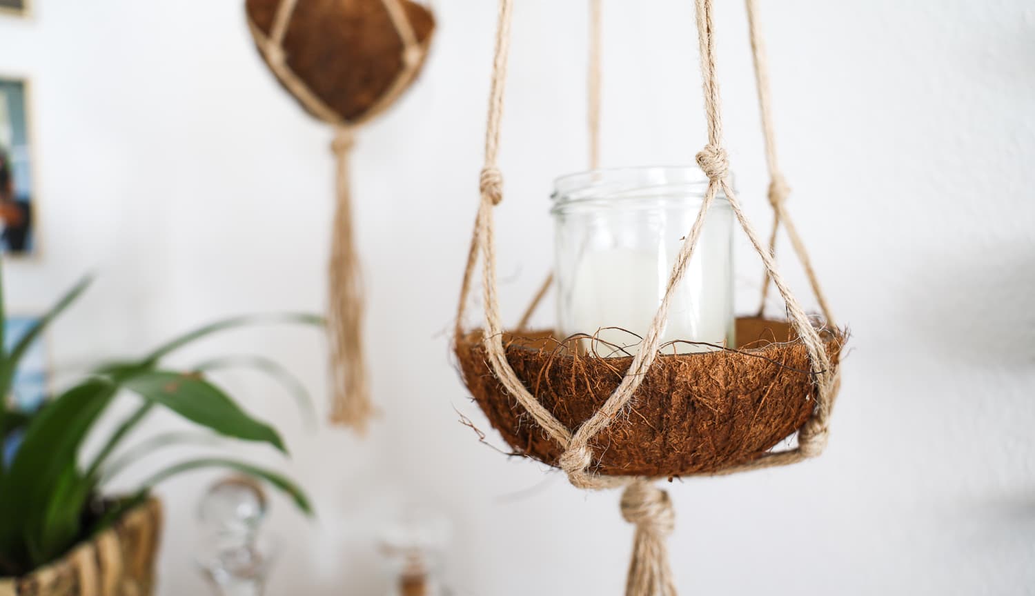 Makramee Pflanzenhänger - Kokusschale Makramee Pflanzenhänger - Kokusschale