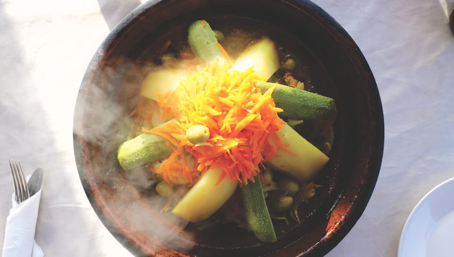 Marokko typisches Essen und Trinken - Tagine / Tajine Marokko typisches Essen und Trinken - Tagine / Tajine