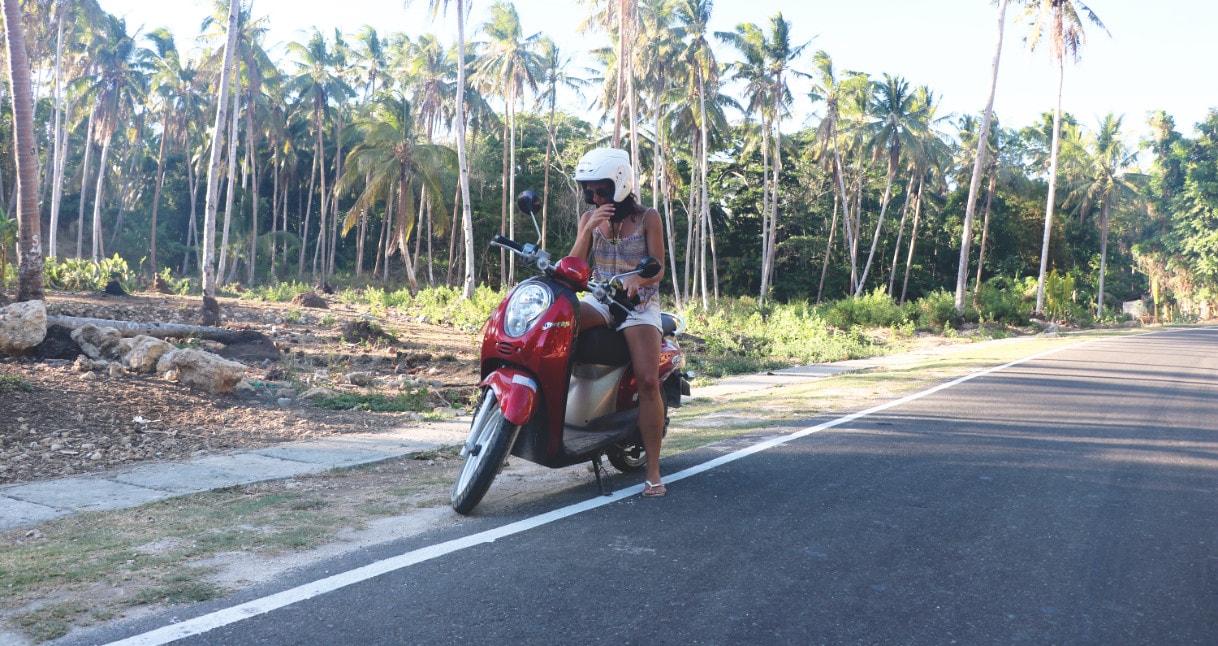 Auf dem Moped auf Siquijor Auf dem Moped auf Siquijor