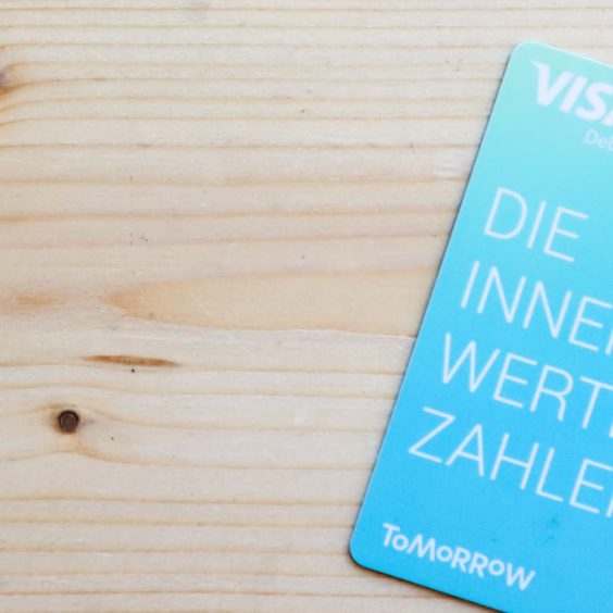 TOMORROW - Nachhaltige Kreditkarte auf Reisen