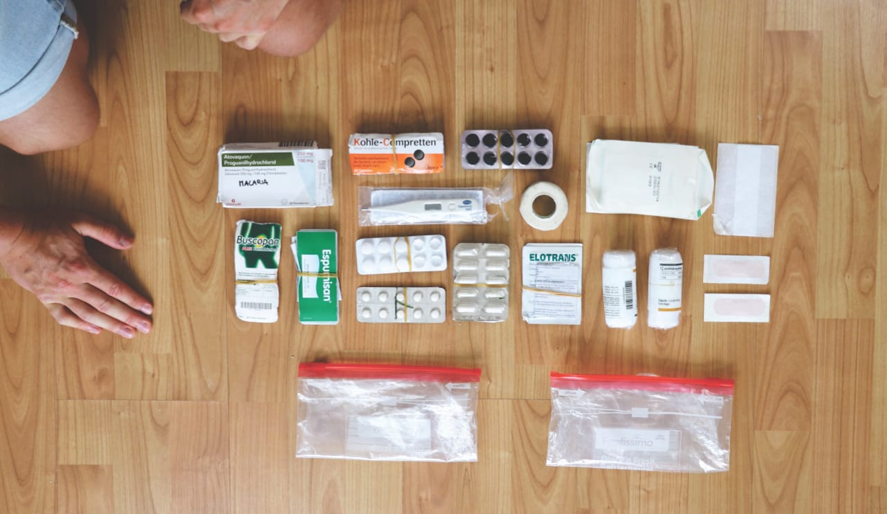 Packliste für Handgepäck mit Packtipps: Reiseapotheke