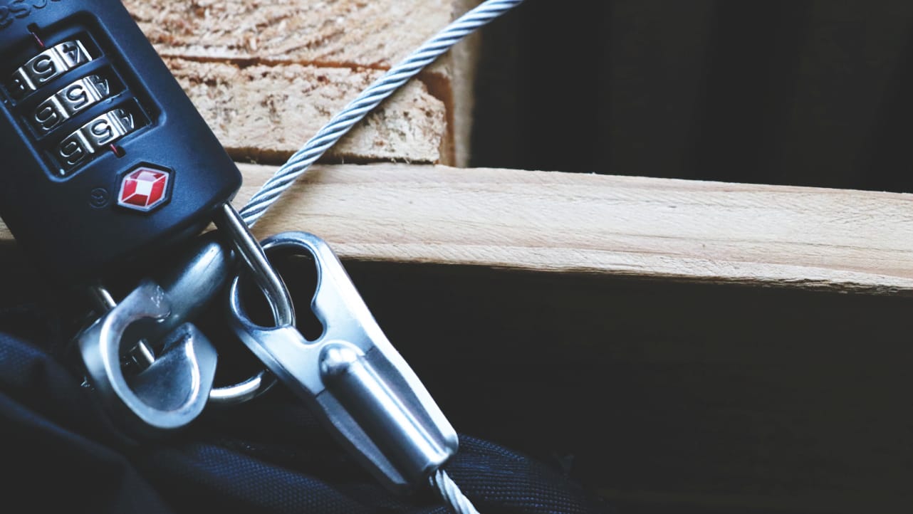 Pacsafe Travelsafe Test - abschließen