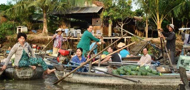 Schwimmender Markt im Mekong Delta