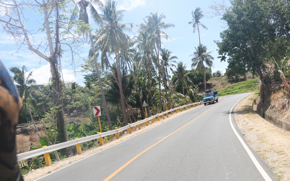 Straße auf Siquijor Straße auf Siquijor