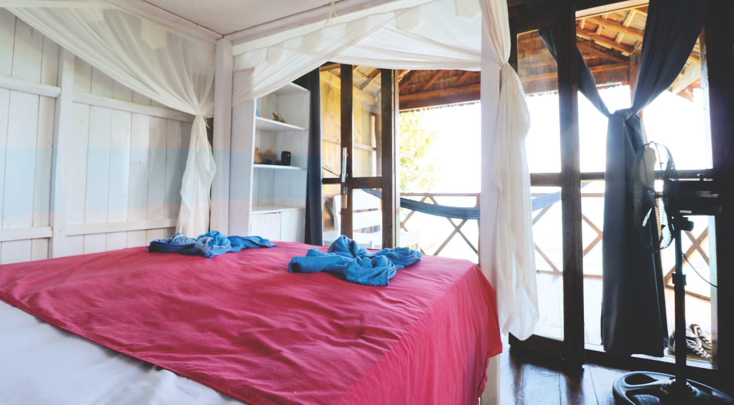 Sulawesi Unterkunft - Bira - Bara Beach - Cosmos Bungalows am Strand