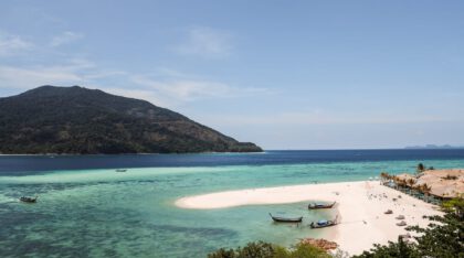 Beste Reisezeit für Thailand: Strand von Koh Lipe
