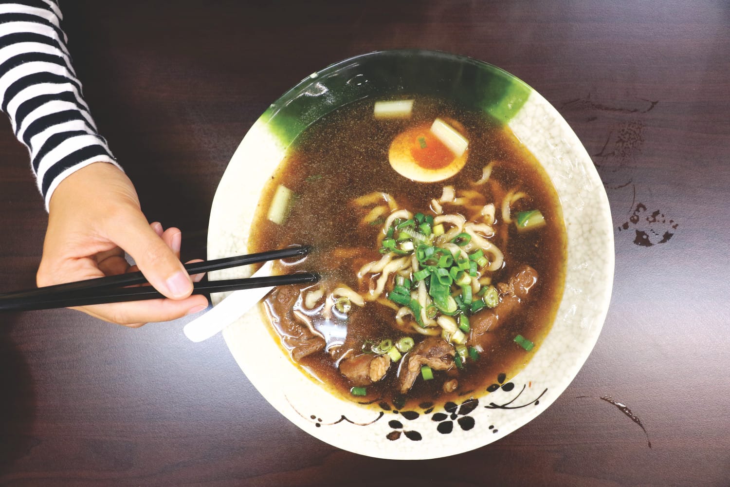 Typisches Essen in Taiwan - Rindfleisch Nudelsuppe